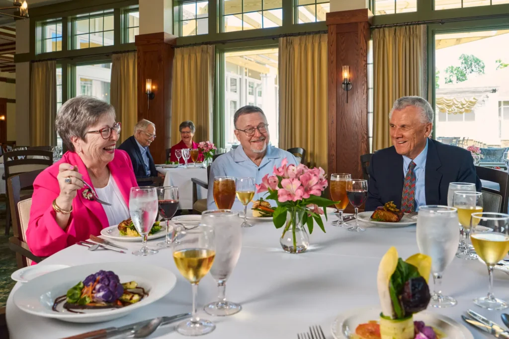 An elderly group enjoying healthy brain foods for seniors at The Heritage at Brentwood I Tennessee. 